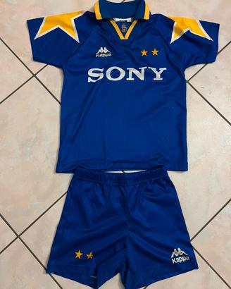 Divisa ufficiale Juventus 95/96 bambino