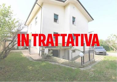 Villa di 200 m² con 5 locali e box auto doppio a A
