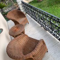 Set 2 sedie + tavolino in vimini