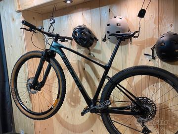 Mountain Bike GIANT 29” in carbonio