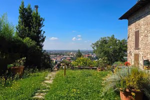 Casa indipendente di 392 m² con 5 locali e box aut