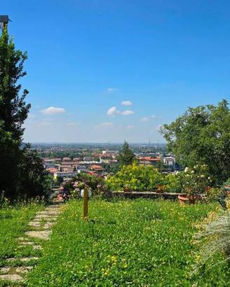 Casa indipendente di 392 m² con 5 locali e box aut