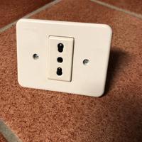 3 prese elettriche
