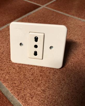 3 prese elettriche
