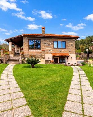 Villa di 180 m² con più di 5 locali a Trevignano R