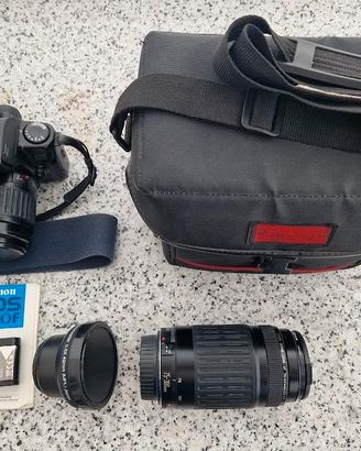 Fotocamera Canon EOS con obiettivi