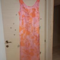 abito lungo con scollo profondo dietro 