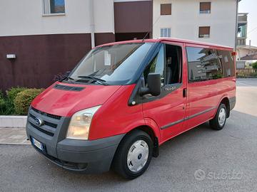 Ford Transit 2.2 TDCi/85 9 posti con clima bizona.