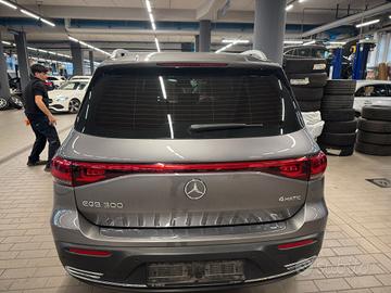 MERCEDES EQB 300 4x4