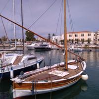Gozzo in legno a vela latina