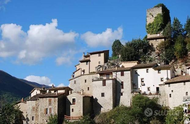 Cielo terra nel borgo medievale di Terria