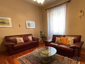 Divani in pelle bordeaux