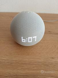 Alexa echo dot 5 generazione bianca con orologio