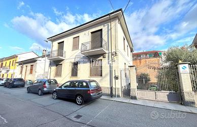 SOLUZIONE BIFAMILIARE LIBERA SU 4 LATI