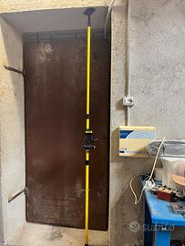 Asta telescopica con supporto per livelle laser