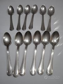Set composto da 12 cucchiaini in acciaio 
