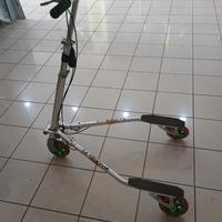 monopattino tre ruote 