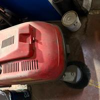 Spazzatrice batteria con batterie nuove