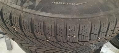 quattro cerchi con gomme invernali