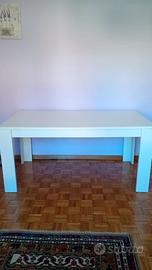 Tavolo bianco
