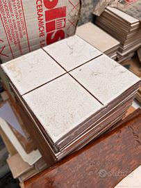 Mattonelle di vario tipo e varie misure