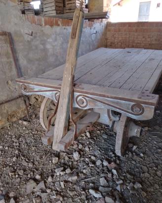 Antico carro agricolo