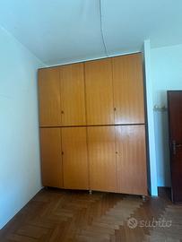 Grande armadio vintage anni ‘60 in legno