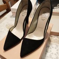 Scarpa decoltè donna in pelle scamosciata nera