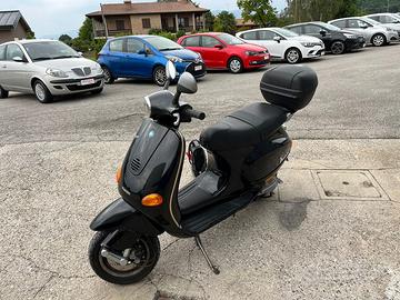 Vespa piaggio 125 et4