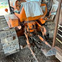Trattore Fiat 451 con sollevatore