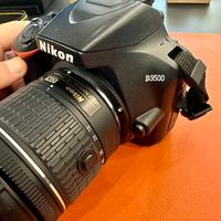 Nikon D3500 + AF-P NIKKOR 18-55 mm + custodia