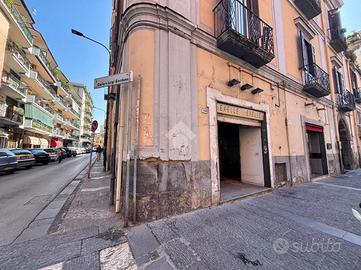 NEGOZIO A PORTICI