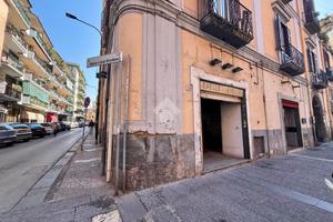 NEGOZIO A PORTICI
