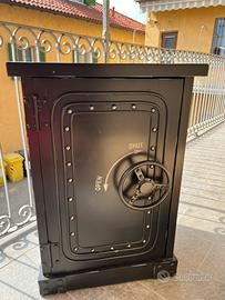 Mobile/Comodino forma cassaforte