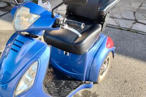 scooter elettrico per disabili/anziani.