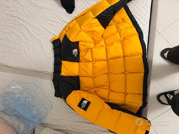 The north  face Nuptse 700