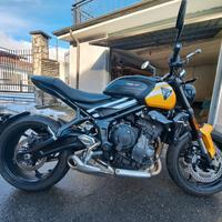 TRIUMPH TRIDENT 660 MY25 COSMIC YELLOW