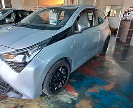 Toyota Aygo Connect 1.0 VVT-i 72 CV 5 porte x-cool
