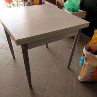 Tavolo utile da giardino o garage