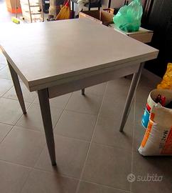 Tavolo utile da giardino o garage