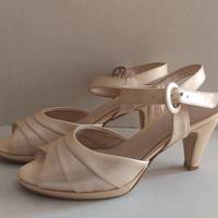 Elegante sandalo perlato cipria N° 37