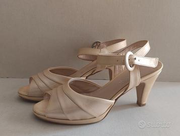 Elegante sandalo perlato cipria N° 37