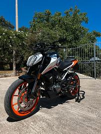 Ktm 125 duke "come nuova "
