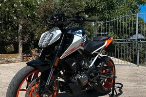 Ktm 125 duke "come nuova "