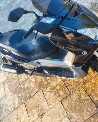 Yamaha XMAX