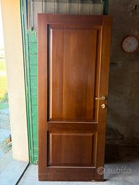 5 porte interne in legno con telaio e maniglie