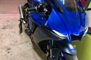 YAMAHA YZF R1