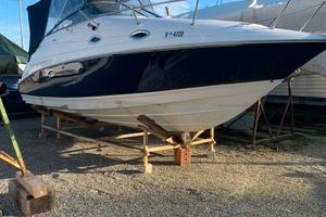 Cabinato americano Regal Commodore 2665