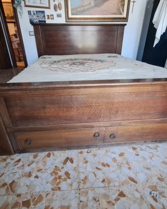 Letto matrimoniale in arte povera