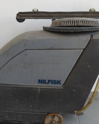 Lavasciuga pavimenti Nilfisk BA430 da ripristinare